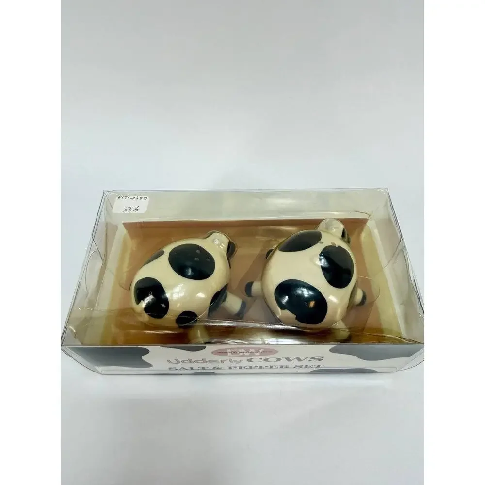 Boston Warehouse Udderly Cows Salt Pepper Set New In Box Kitchen Decor